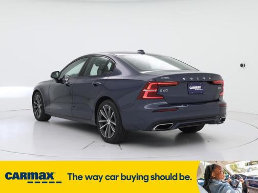2022 Volvo S60 B5 Momentum