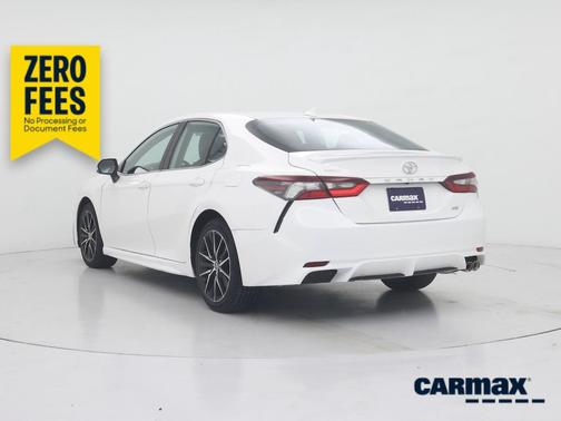 White 2024 Toyota Camry SE