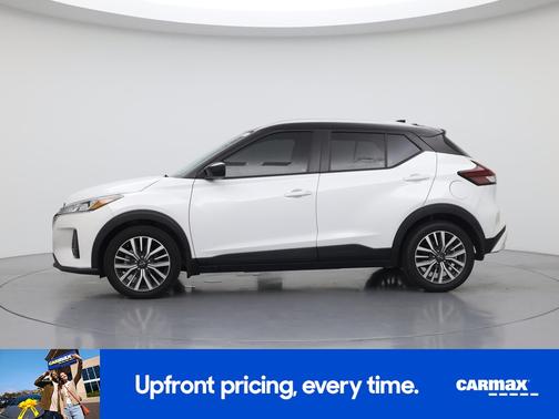 White 2022 Nissan Kicks SV