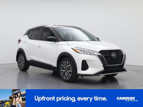 White 2022 Nissan Kicks SV