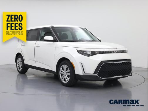 White 2023 Kia Soul LX