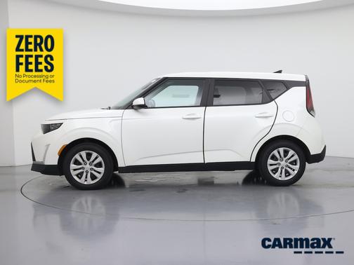 White 2023 Kia Soul LX