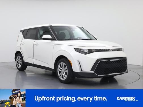White 2023 Kia Soul LX