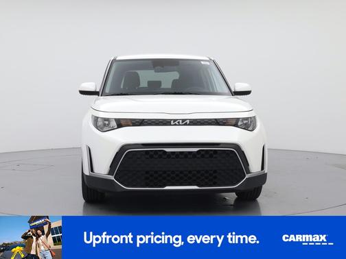 White 2023 Kia Soul LX