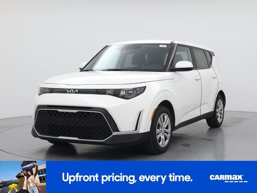 White 2023 Kia Soul LX