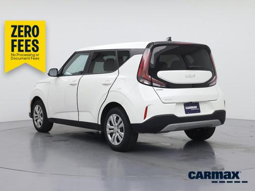 White 2023 Kia Soul LX