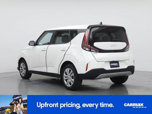 White 2023 Kia Soul LX