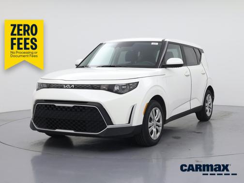White 2023 Kia Soul LX