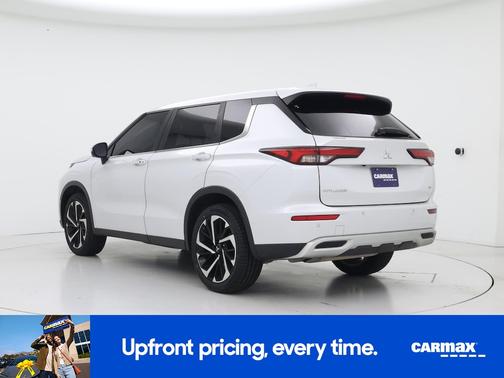 White 2023 Mitsubishi Outlander SE