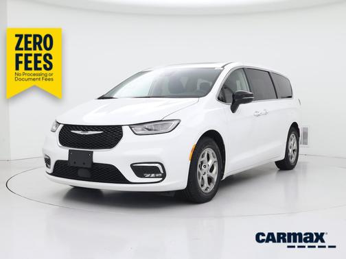 White 2024 Chrysler Pacifica Limited