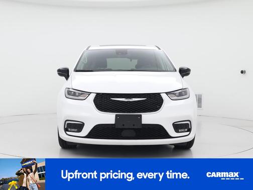 White 2024 Chrysler Pacifica Limited