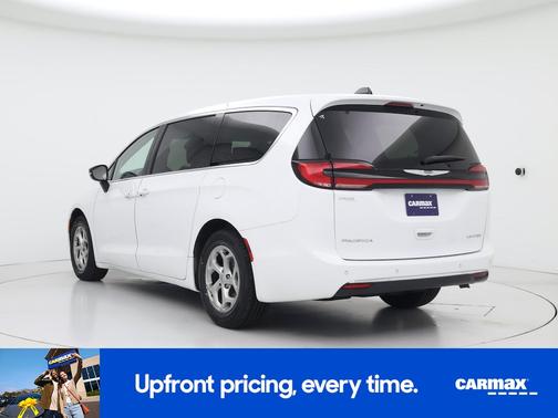 White 2024 Chrysler Pacifica Limited