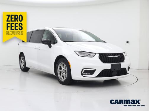 White 2024 Chrysler Pacifica Limited