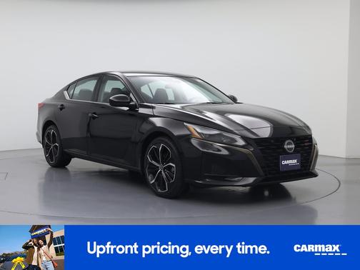 Black 2023 Nissan Altima SR