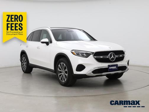 White 2024 Mercedes-Benz GLC 300