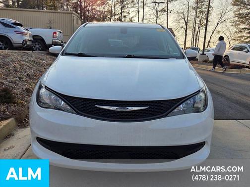 2022 Chrysler Voyager LX