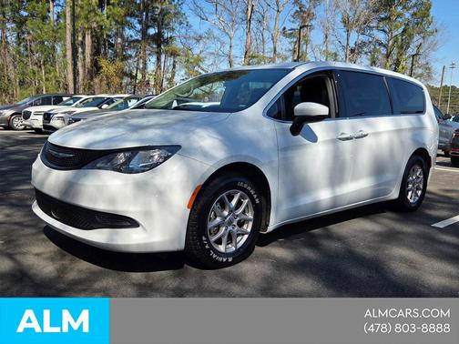 2022 Chrysler Voyager LX