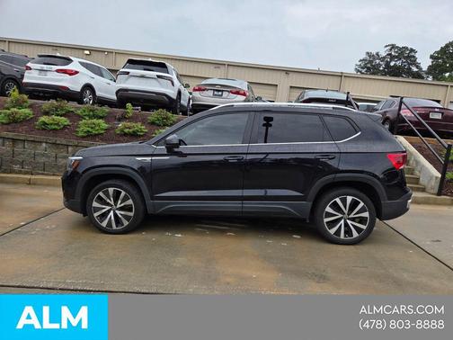 Deep Black Pearl Effect 2022 Volkswagen Taos 1.5T SE