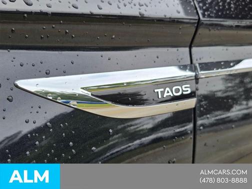 Deep Black Pearl Effect 2022 Volkswagen Taos 1.5T SE