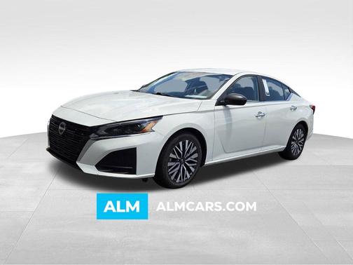 Glacier White 2025 Nissan Altima SV