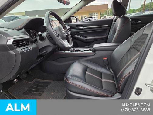 Pearl White Tri-Coat 2025 Nissan Altima SR