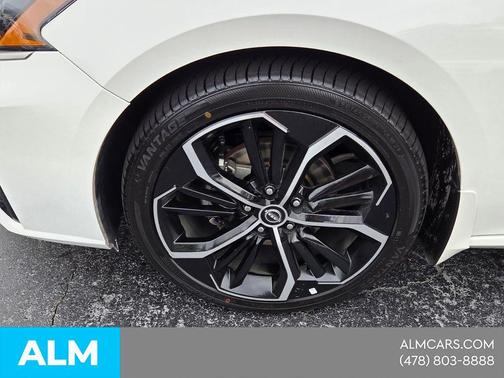 Pearl White Tri-Coat 2025 Nissan Altima SR