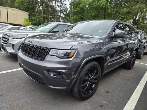 Granite Crystal Clearcoat Metallic 2017 Jeep Grand Cherokee Altitude