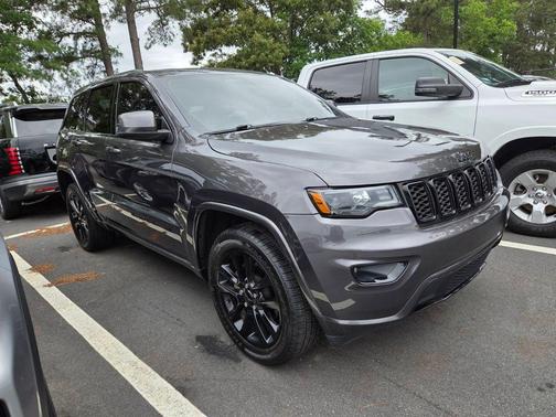 Granite Crystal Clearcoat Metallic 2017 Jeep Grand Cherokee Altitude