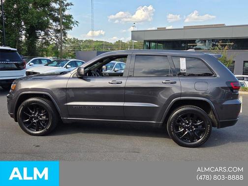 Granite Crystal Clearcoat Metallic 2017 Jeep Grand Cherokee Altitude