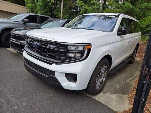 Oxford White 2025 Ford Expedition Active