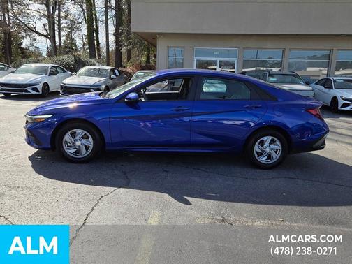 2025 Hyundai ELANTRA SE