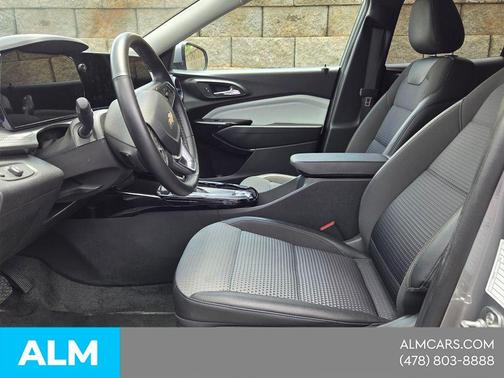 Sterling Gray Metallic 2025 Chevrolet Trax LT