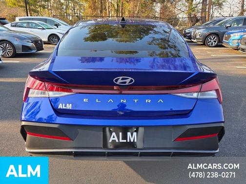 2024 Hyundai ELANTRA SE