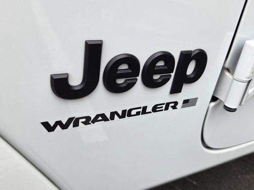 Bright White Clearcoat 2025 Jeep Wrangler Sahara