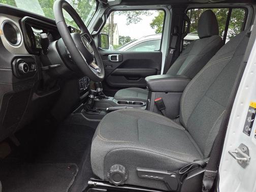 Bright White Clearcoat 2025 Jeep Wrangler Sahara
