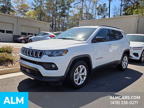 Bright White Clearcoat 2024 Jeep Compass Latitude