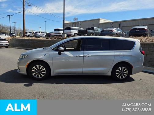 2023 Chrysler Pacifica Hybrid Touring L