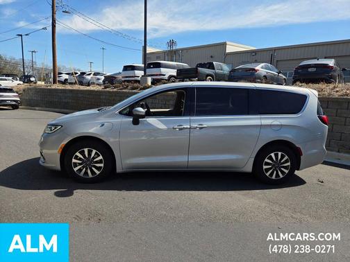 2023 Chrysler Pacifica Hybrid Touring L