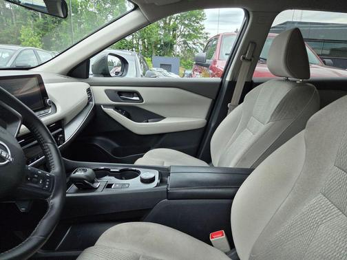 Super Black 2025 Nissan Rogue SV