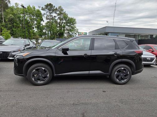 Super Black 2025 Nissan Rogue SV