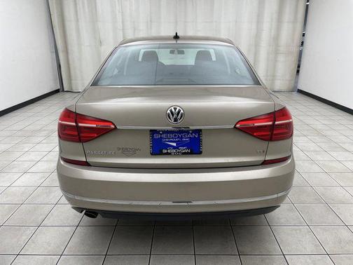 2016 Volkswagen Passat 1.8T SE