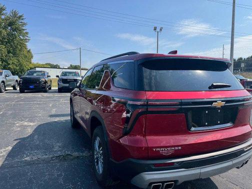 2024 Chevrolet Traverse LT