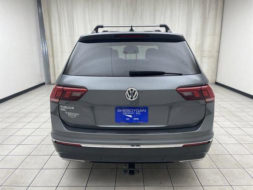 Platinum Gray Metallic 2021 Volkswagen Tiguan 2.0T SE