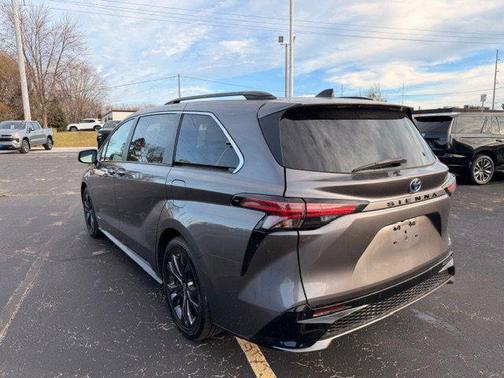 2021 Toyota Sienna XSE 7 Passenger