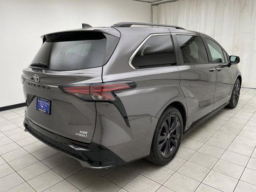 2021 Toyota Sienna XSE 7 Passenger