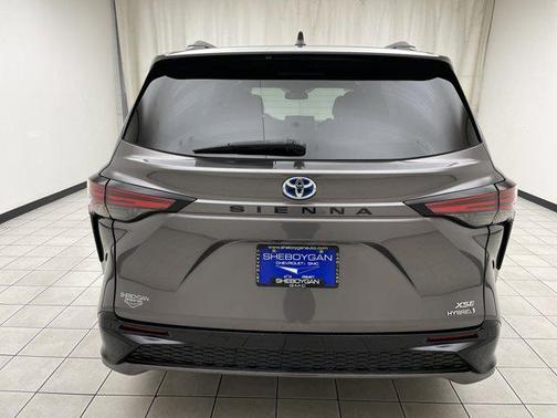 2021 Toyota Sienna XSE 7 Passenger