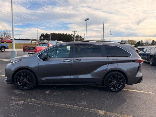 2021 Toyota Sienna XSE 7 Passenger