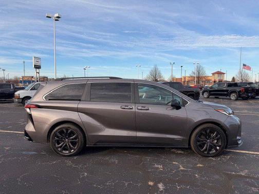 2021 Toyota Sienna XSE 7 Passenger