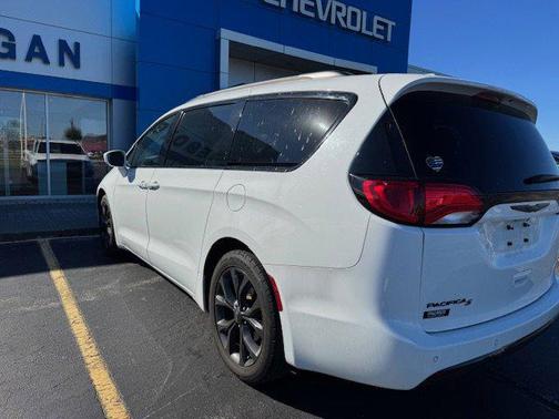2018 Chrysler Pacifica Touring-L