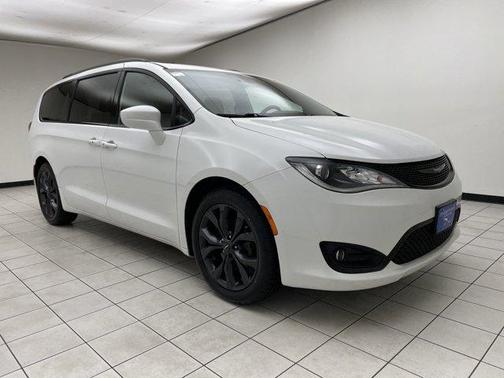 2018 Chrysler Pacifica Touring-L